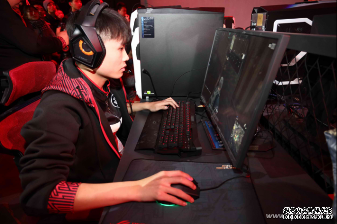 ROG Day玩家盛宴：Faker大显身手 ROG电竞主板更强更炫1580